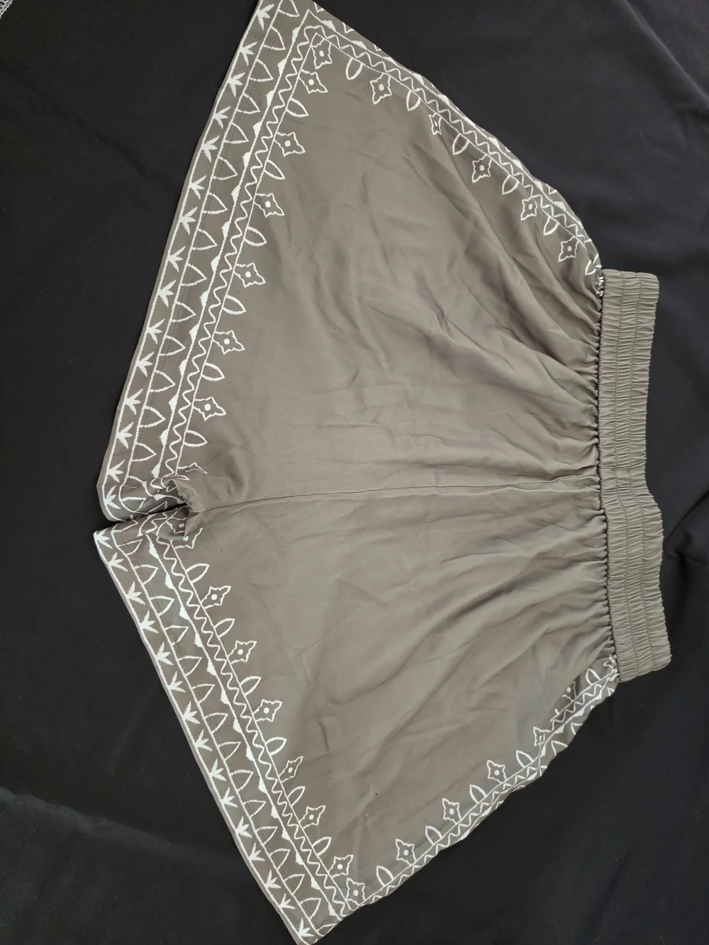 NWT Women's Cupshe Amber Lights Olive Green Embroidered Drawstring Shorts